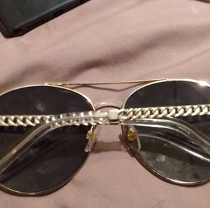 Woman's sunglasses